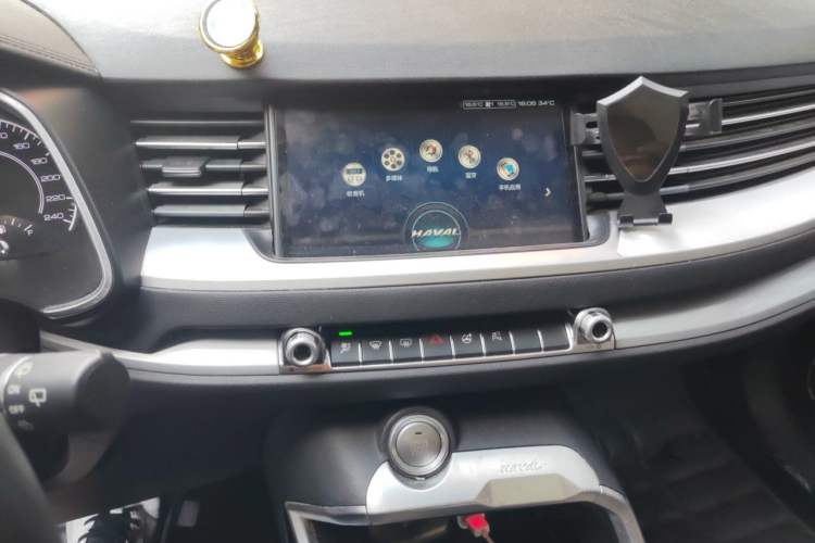 Used Haval H6 2017 Red Label 2.0T Automatic Two-Wheel Drive ZhiShang Model Audio And AC Panel