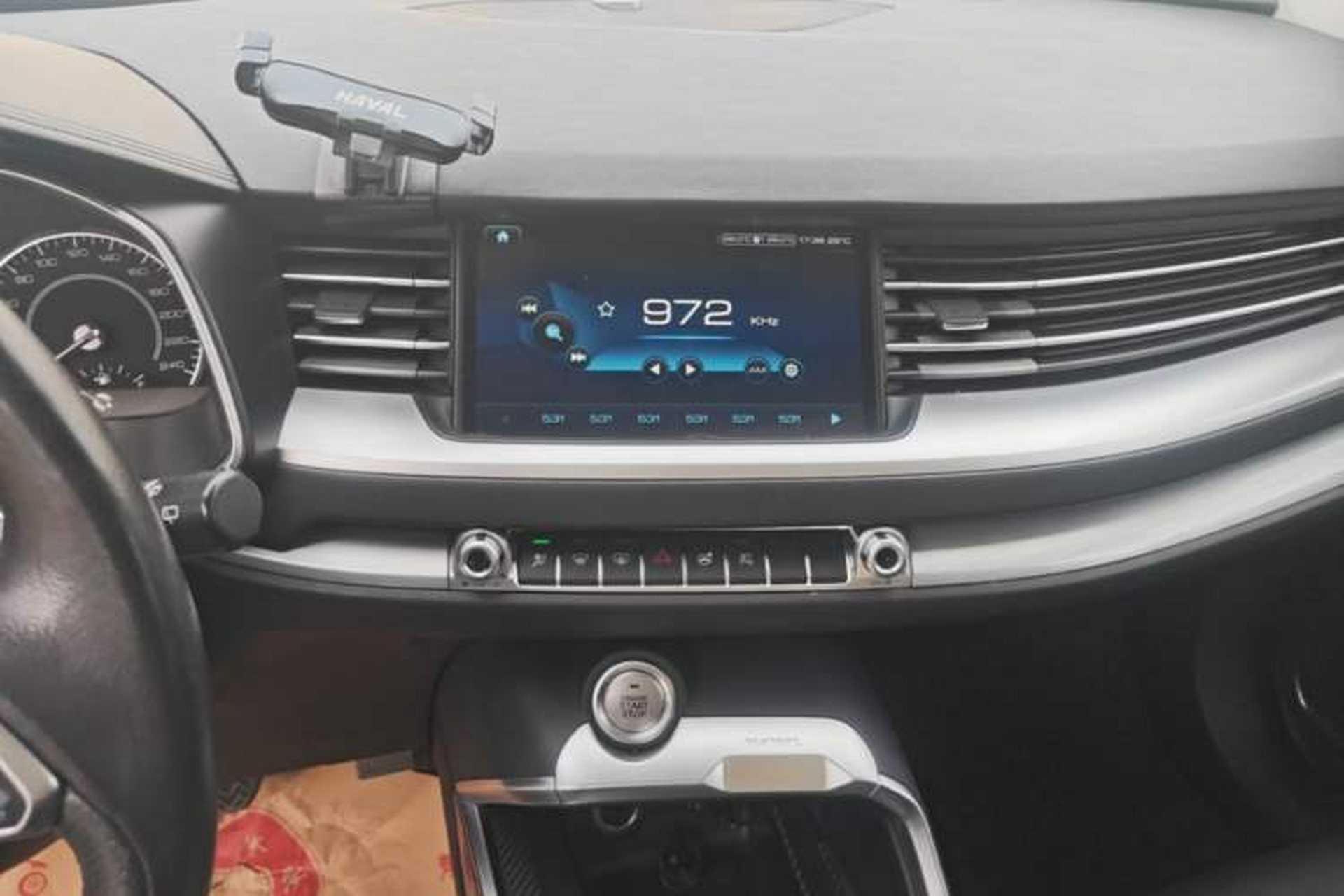Used Haval H6 2017 Red Label 2.0T Automatic Two-Wheel Drive ZhiShang Model Audio And AC Panel
