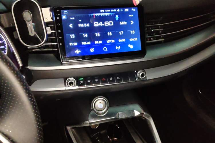 Used Haval H6 2017 Red Label 2.0T Automatic Two-Wheel Drive ZhiShang Model Audio And AC Panel