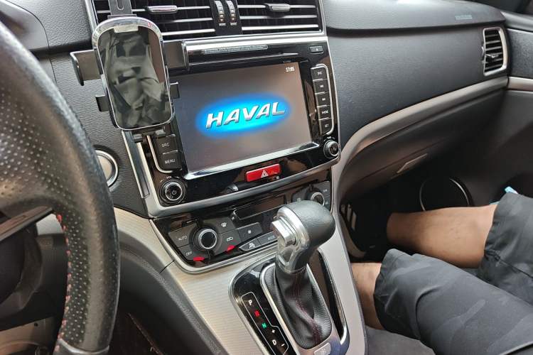 Used Haval H6 2017 Red-Label Sport Edition 1.5T Automatic Two-Wheel Drive Luxury Model Audio And AC Panel