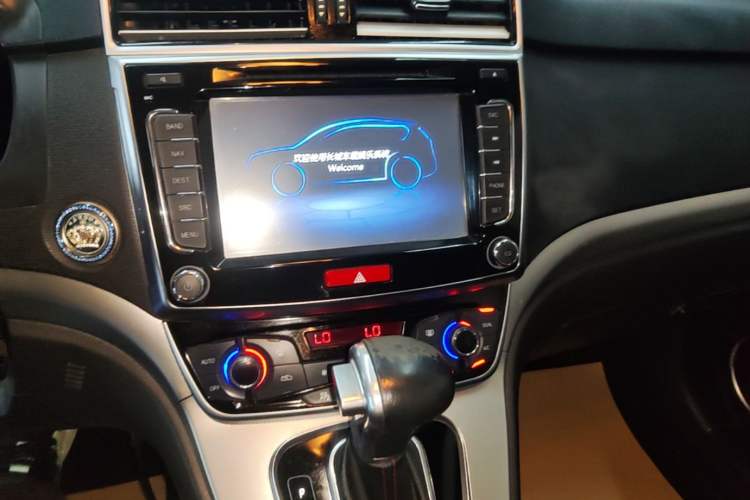 Used Haval H6 2017 Red-Label Sport Edition 1.5T Automatic Two-Wheel Drive Luxury Model Audio And AC Panel