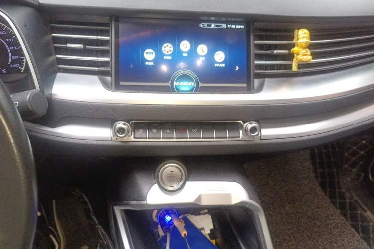 Used Haval H6 2017 Blue Label 2.0T Automatic Two-Wheel Drive Smart Edition Audio And AC Panel