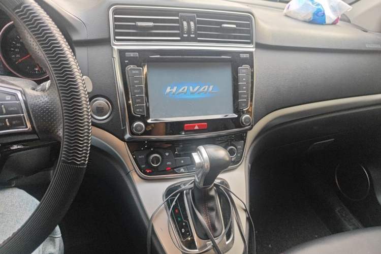 Used Haval H6 2017 Red-Label Sport Edition 1.5T Automatic Two-Wheel Drive Luxury Model Audio And AC Panel