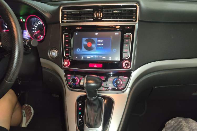 Used Haval H6 2017 Blue Label Sport Edition 1.5T Automatic Two-Wheel Drive Luxury Model Audio And AC Panel