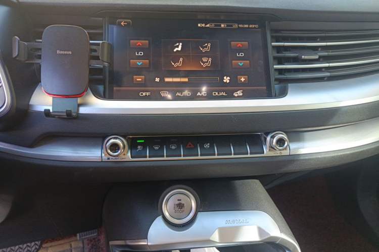 Used Haval H6 2017 Blue Label 2.0T Automatic Two-Wheel Drive Smart Edition Audio And AC Panel