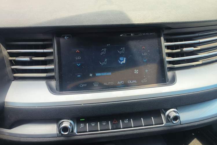 Used Haval H6 2017 Blue Label 2.0T Automatic Two-Wheel Drive Smart Edition Audio And AC Panel