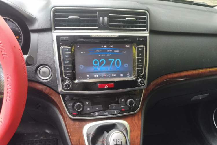 Used Haval H6 2017 Red-Label Sport Edition 1.5T Manual Two-Wheel Drive Elite Model Audio And AC Panel