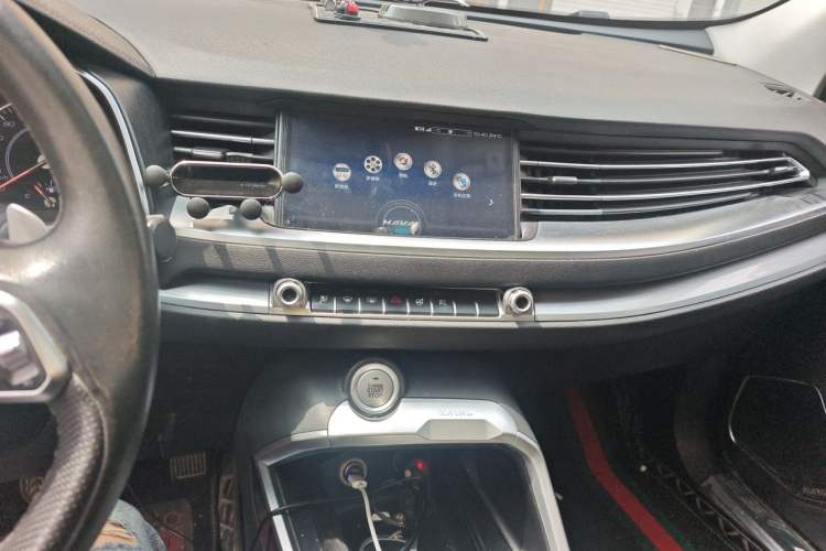 Used Haval H6 2017 Red Label 2.0T Automatic Two-Wheel Drive ZhiShang Model Audio And AC Panel