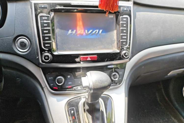 Used Haval H6 2017 Red-Label Sport Edition 1.5T Automatic Two-Wheel Drive Luxury Model Audio And AC Panel