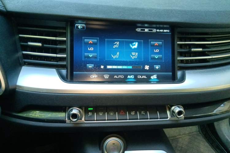 Used Haval H6 2017 Blue Label 1.5T Automatic Two-Wheel Drive ZhiShang Model Audio And AC Panel