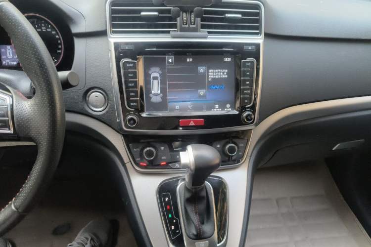 Used Haval H6 2017 Red-Label Sport Edition 1.5T Automatic Two-Wheel Drive Luxury Model Audio And AC Panel