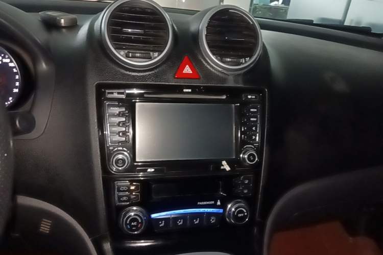 Used Haval H6 2017 Classic Edition 1.5T Manual Two-Wheel Drive Urban Model Audio And AC Panel