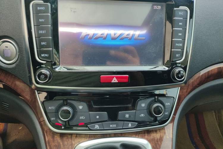 Used Haval H6 2017 Red-Label Sport Edition 1.5T Manual Two-Wheel Drive Elite Model Audio And AC Panel