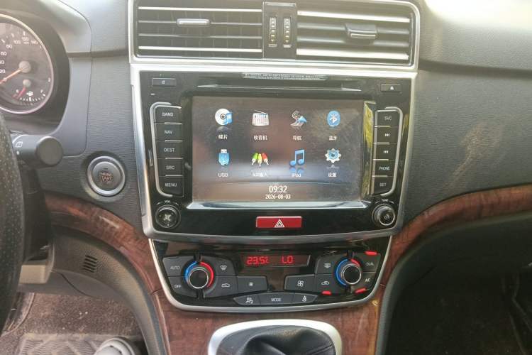 Used Haval H6 2017 Red-Label Sport Edition 1.5T Manual Two-Wheel Drive Elite Model Audio And AC Panel