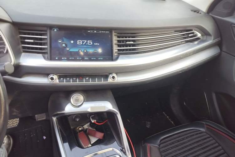 Used Haval H6 2017 Blue Label 2.0T Automatic Two-Wheel Drive Smart Edition Audio And AC Panel