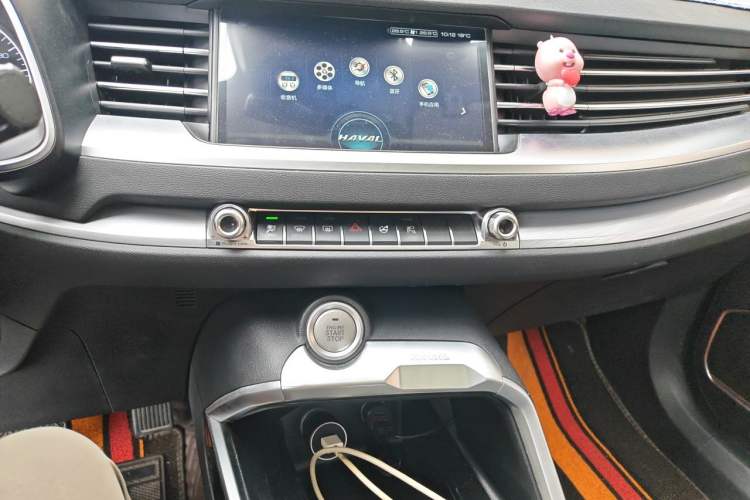 Used Haval H6 2017 Red Label 2.0T Automatic Two-Wheel Drive ZhiShang Model Audio And AC Panel