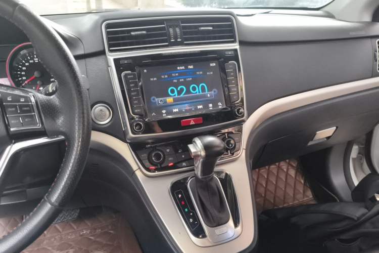 Used Haval H6 2017 Red-Label Sport Edition 1.5T Automatic Two-Wheel Drive Luxury Model Audio And AC Panel