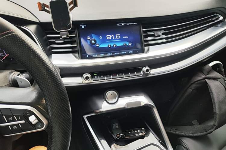 Used Haval H6 2017 Red-Label 1.3T Automatic Two-Wheel Drive Fashion Edition Audio And AC Panel