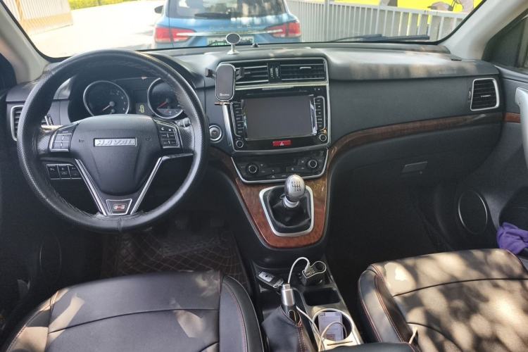 Used Haval H6 2017 Red-Label Sport Edition 1.5T Manual Two-Wheel Drive Elite Model Center Console