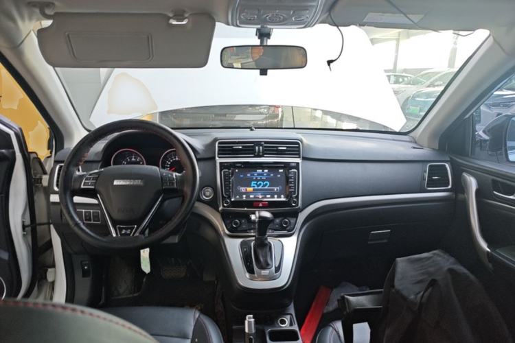 Used Haval H6 2017 Revised Blue-Label Sport Version 1.5T Automatic Two-Wheel Drive Luxury Trim Center Console
