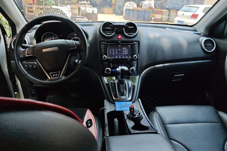 Used Haval H6 2017 Classic Edition 1.5T Automatic Two-Wheel Drive Elite Model Center Console
