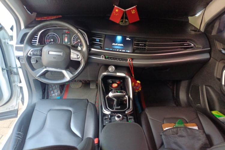 Used Haval H6 2017 Red Label 2.0T Automatic Two-Wheel Drive ZhiShang Model Center Console