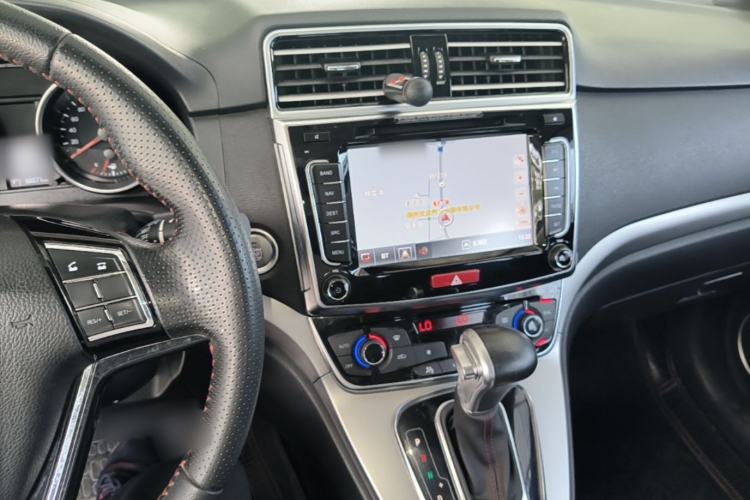 Used Haval H6 2017 Red-Label Sport Edition 1.5T Automatic Two-Wheel Drive Luxury Model Center Console