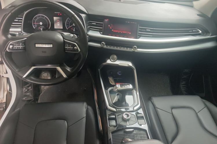Used Haval H6 2017 Red Label 2.0T Automatic Two-Wheel Drive ZhiShang Model Center Console