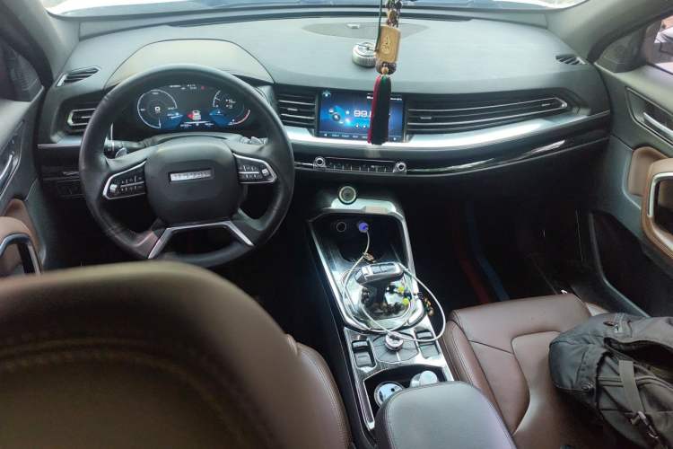 Used Haval H6 2017 Blue Label 2.0T Automatic Two-Wheel Drive Leading Model Center Console