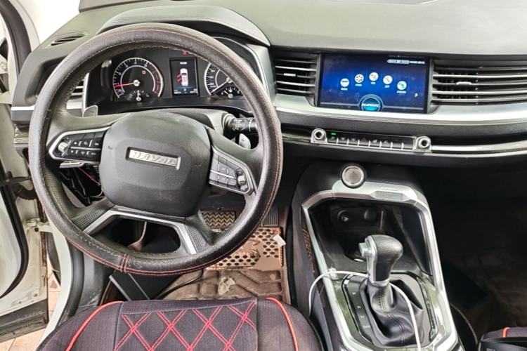 Used Haval H6 2017 Blue Label 1.5T Automatic Two-Wheel Drive ZhiShang Model Center Console