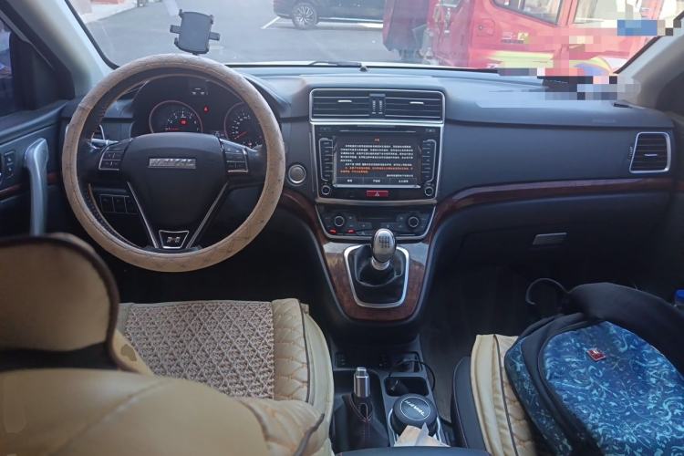 Used Haval H6 2017 Red-Label Sport Edition 1.5T Manual Two-Wheel Drive Elite Model Center Console