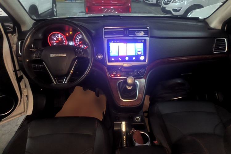 Used Haval H6 2017 Red-Label Sport Edition 1.5T Manual Two-Wheel Drive Elite Model Center Console