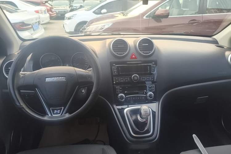 Used Haval H6 2017 Classic Edition 1.5T Manual Two-Wheel Drive Value Model Center Console
