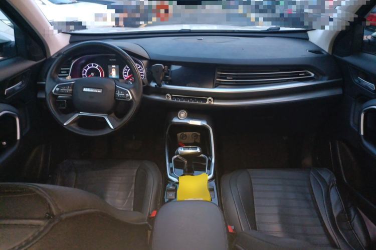 Used Haval H6 2017 Red Label 2.0T Automatic Two-Wheel Drive ZhiShang Model Center Console