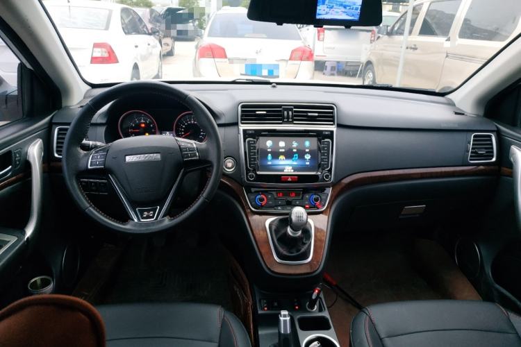 Used Haval H6 2017 Red-Label Sport Edition 1.5T Manual 4x4 Elite Model Center Console
