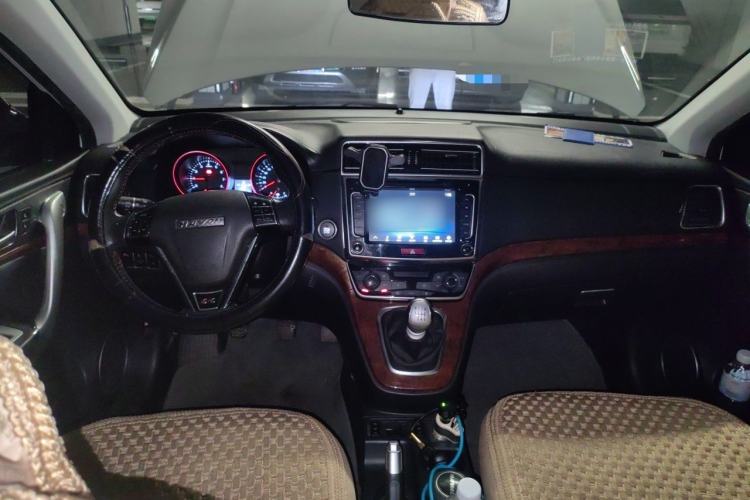 Used Haval H6 2017 Red-Label Sport Edition 1.5T Manual Two-Wheel Drive Elite Model Center Console