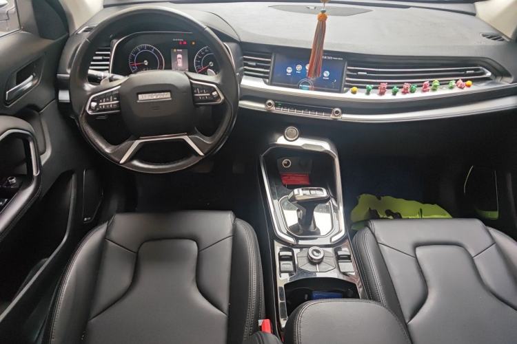 Used Haval H6 2017 Red Label 2.0T Automatic Two-Wheel Drive ZhiShang Model Center Console