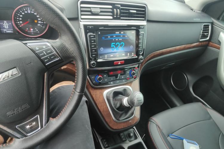 Used Haval H6 2017 Red-Label Sport Edition 1.5T Manual Two-Wheel Drive Elite Model Center Console
