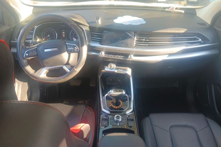 Used Haval H6 2017 Red Label 2.0T Automatic Two-Wheel Drive ZhiShang Model Center Console