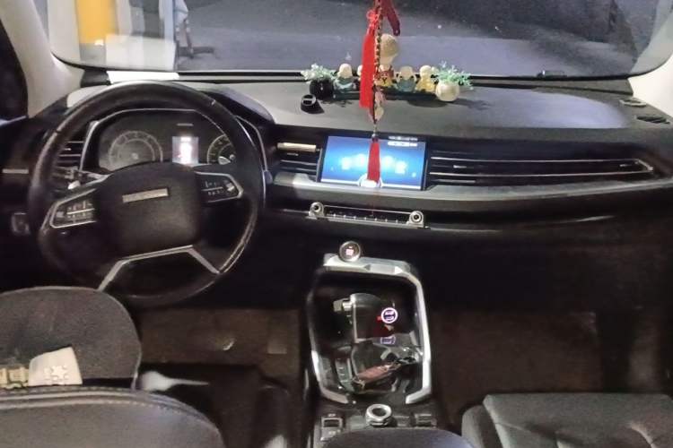 Used Haval H6 2017 Red-Label 1.5T Automatic Two-Wheel Drive Luxury Model Center Console