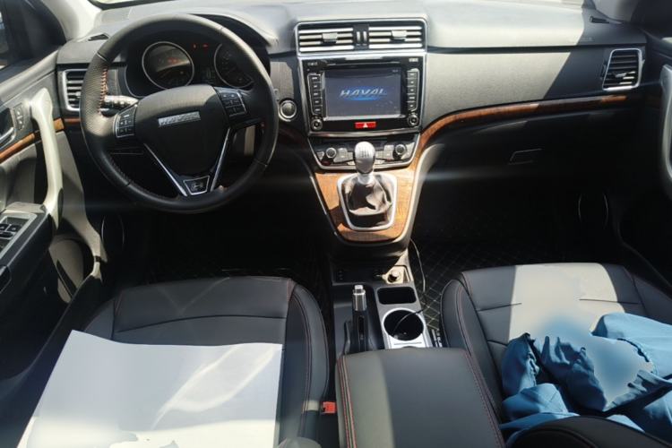 Used Haval H6 2017 Red-Label Sport Edition 1.5T Manual Two-Wheel Drive Elite Model Center Console