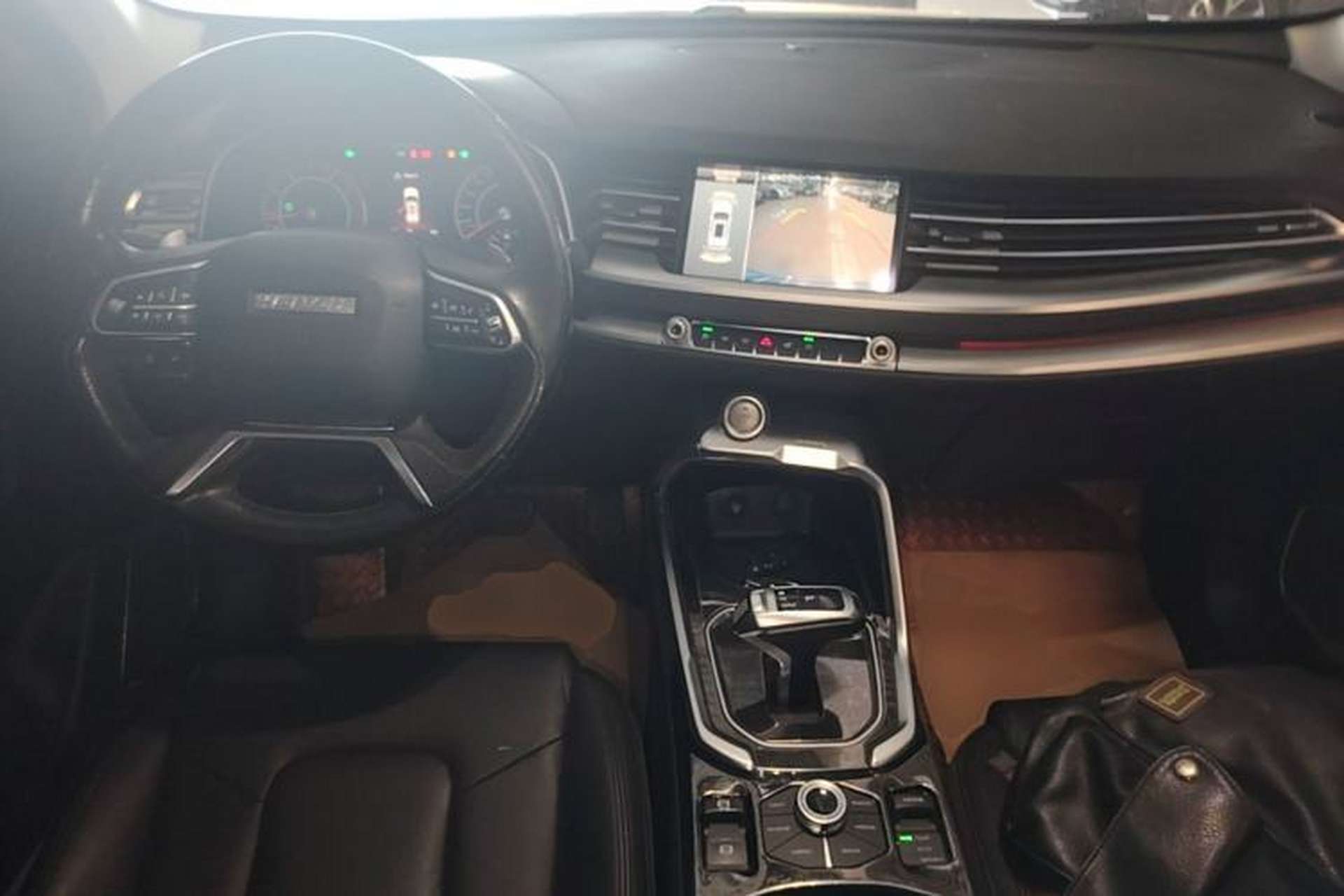 Used Haval H6 2017 Red Label 2.0T Automatic Two-Wheel Drive ZhiShang Model Center Console