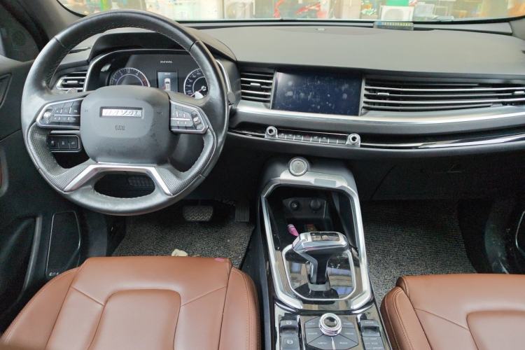 Used Haval H6 2017 Red Label 2.0T Automatic Two-Wheel Drive ZhiShang Model Center Console