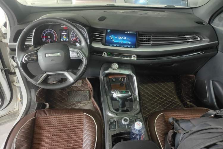 Used Haval H6 2017 Red Label 2.0T Automatic Two-Wheel Drive ZhiShang Model Center Console