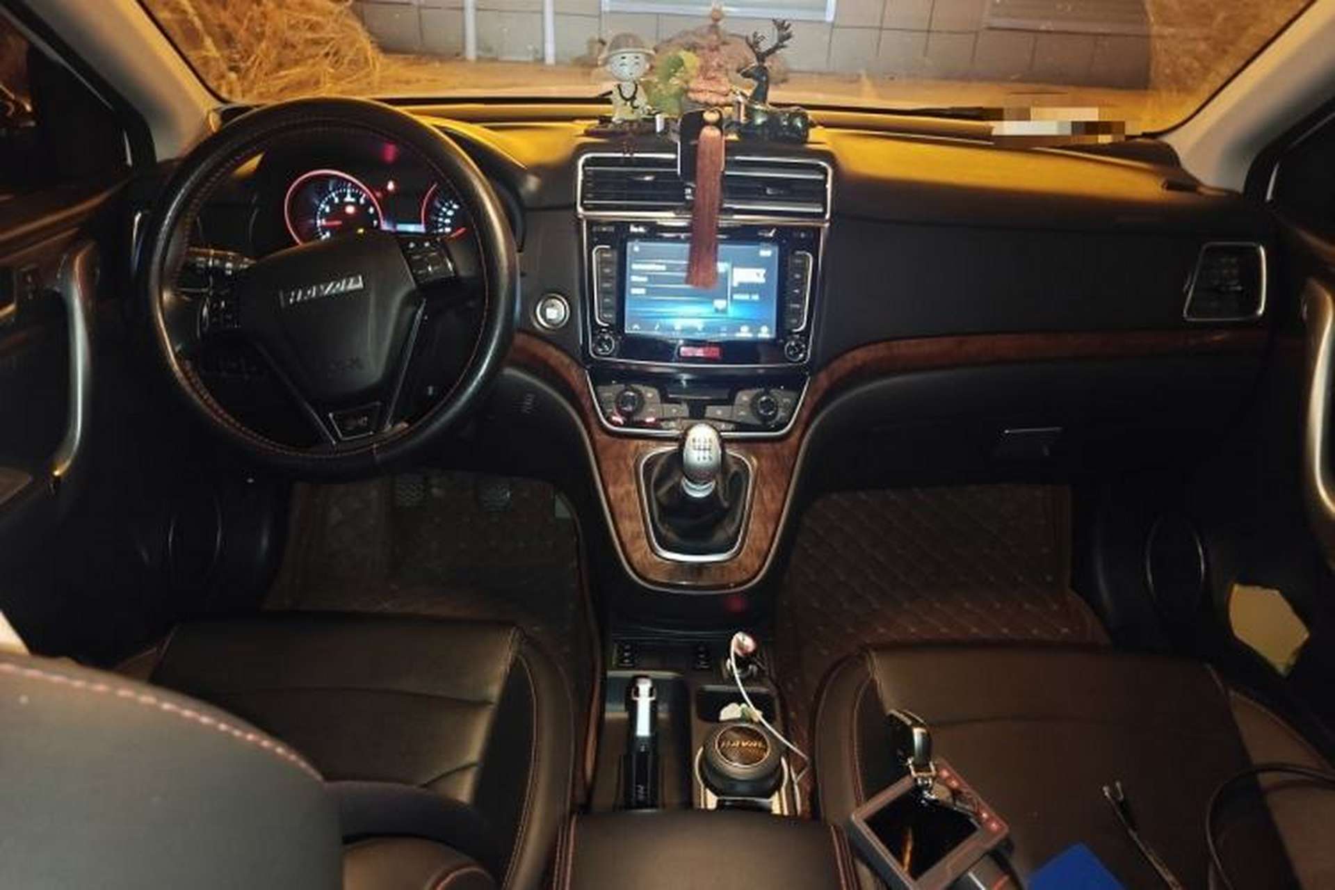Used Haval H6 2017 Red-Label Sport Edition 1.5T Manual Two-Wheel Drive Elite Model Center Console