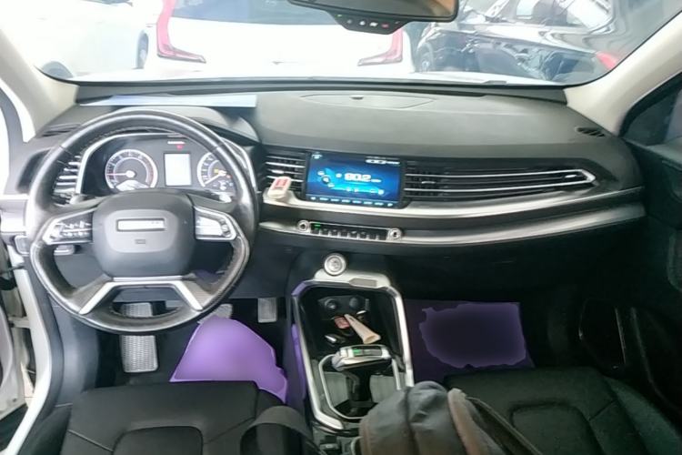 Used Haval H6 2017 Red Label 2.0T Automatic Two-Wheel Drive ZhiShang Model Center Console