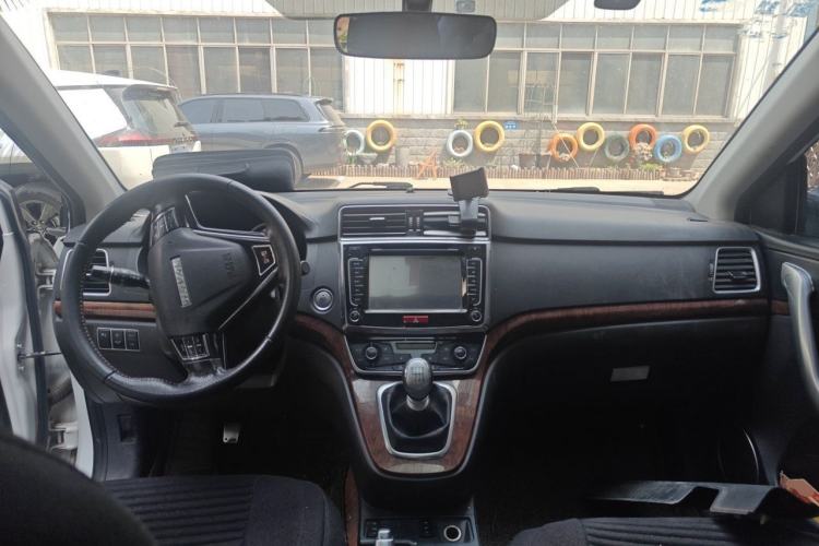 Used Haval H6 2017 Red-Label Sport Edition 1.5T Manual Two-Wheel Drive Elite Model Center Console