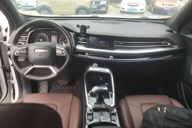 Used Haval H6 2017 Red Label 2.0T Automatic Two-Wheel Drive ZhiShang Model Center Console
