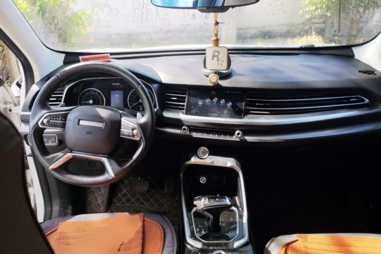 Used Haval H6 2017 Red Label 2.0T Automatic Two-Wheel Drive ZhiShang Model Center Console