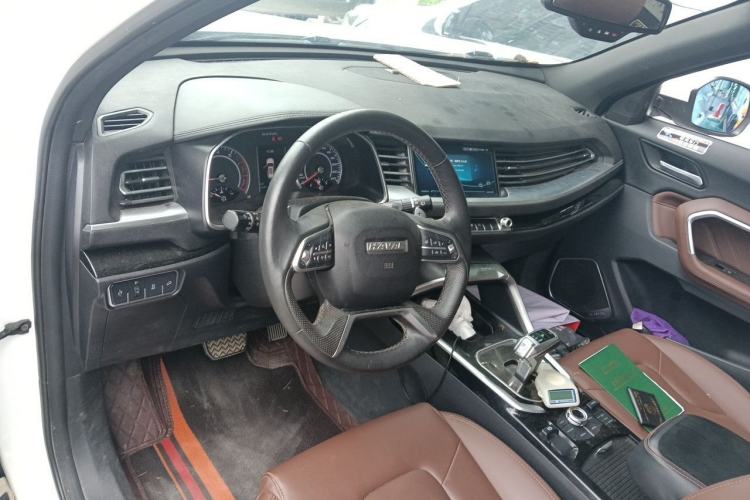 Used Haval H6 2017 Red Label 2.0T Automatic Two-Wheel Drive ZhiShang Model Center Console